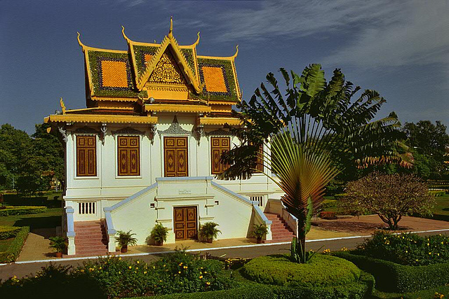 cung dien hoang gia campuchia 4