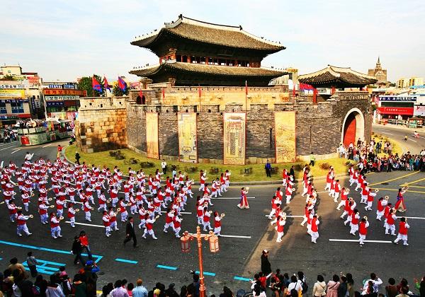 le hoi Hwaseong Suwon 2