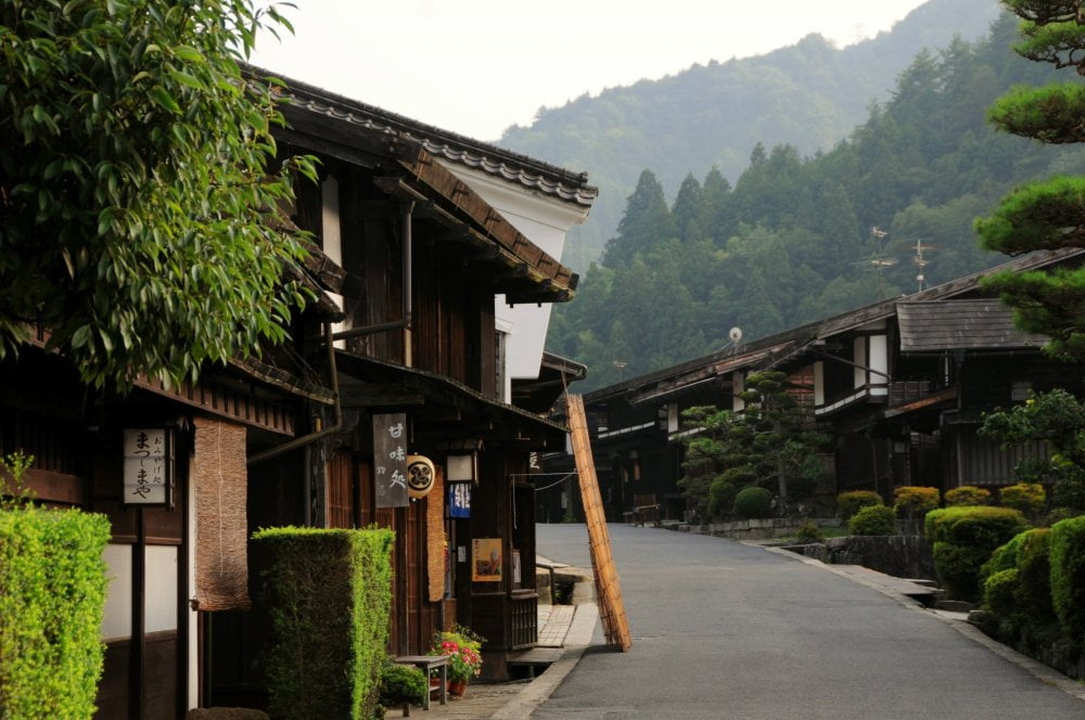 Một thị trấn nằm ở cực tây nam của thung lũng Kiso