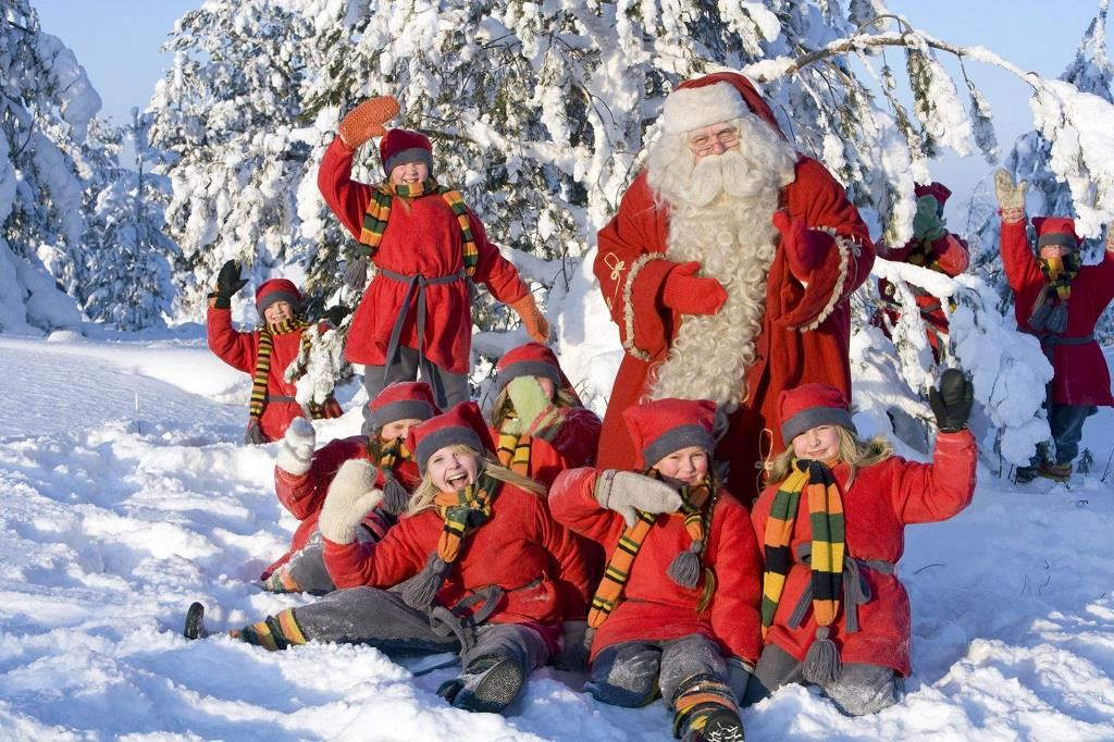 Các bé tận mắt gặp gỡ và chuyện trò cùng “ông già Noel”
