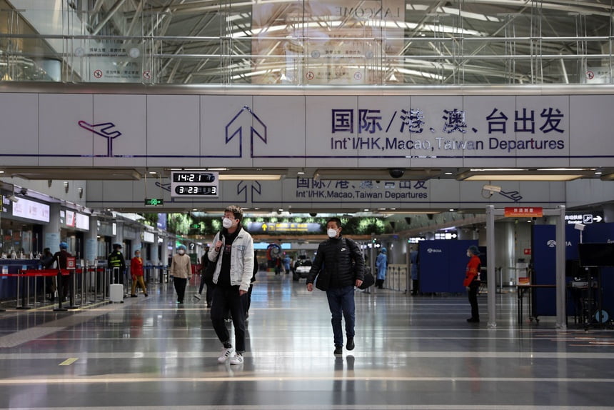 Trung Quốc ngừng cách ly tập trung du khách nhập cảnh