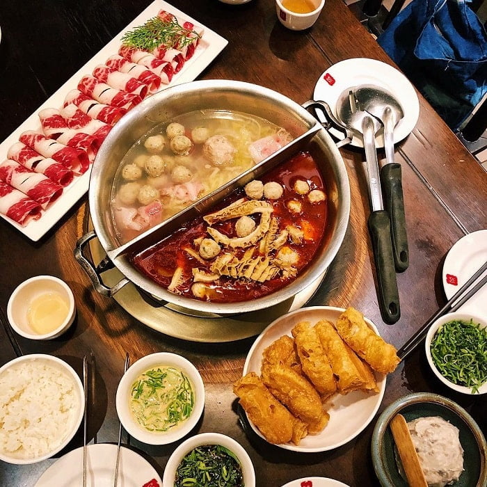 Lẩu nhúng cay tại Ding Wang Spicy Hotpot