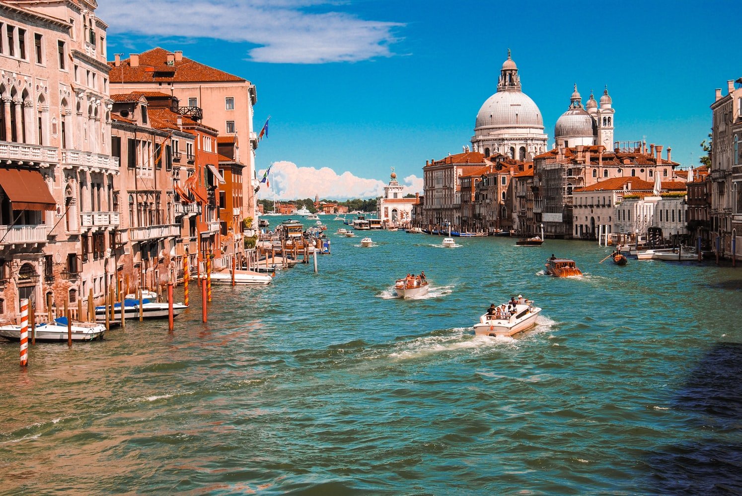 Venice (Italy) trong ngày phải trả một khoản phí 3,2-10,6 USD mỗi người và đặt chỗ trước