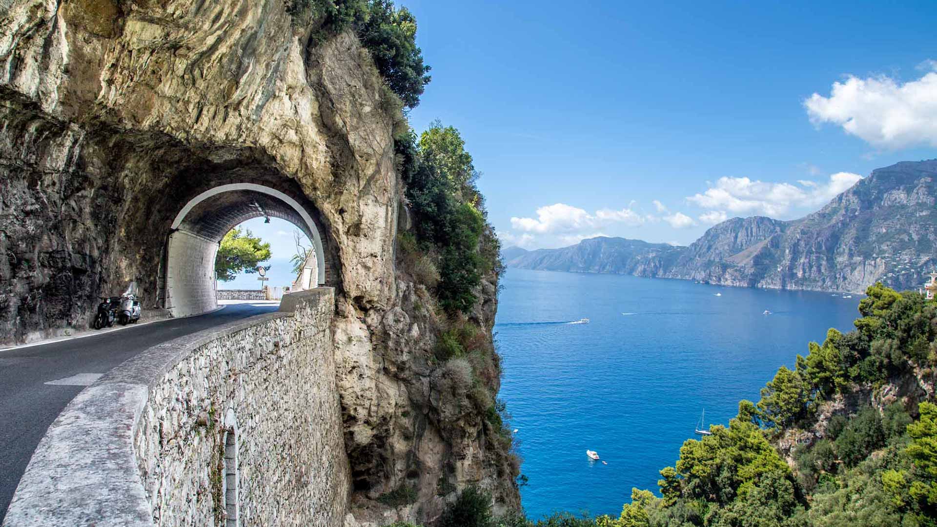 Vùng biển Amalfi mát mẻ.