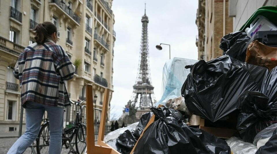 Điều du khách cần biết khi Paris bị quá tải rác thải