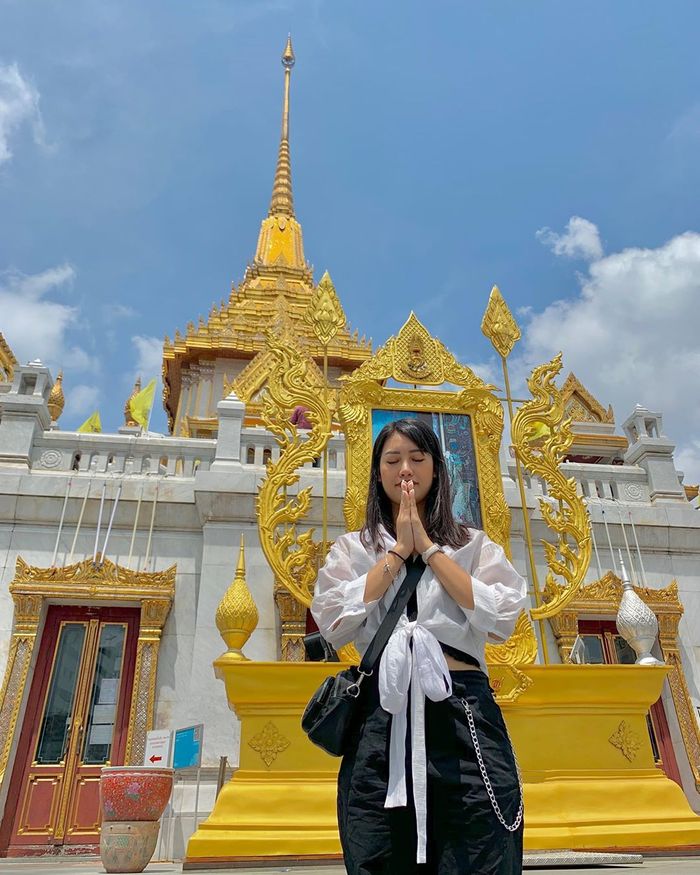 Khách Việt tham quan chùa ở Thái Lan