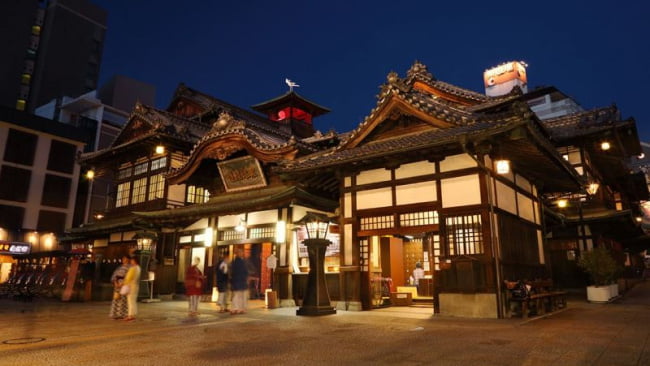 Nhà tắm Dogo Onsen Honkan hoạt động lâu đời tại Nhật Bản