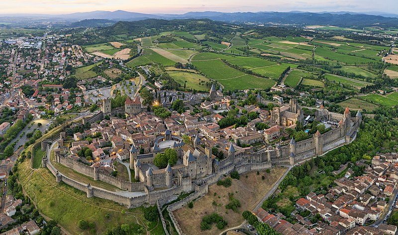 Carcassonne trở thành trung tâm quân sự chính nhờ vị trí đắc địa