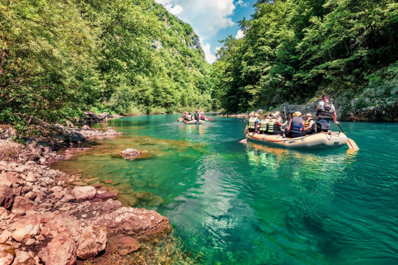 Chèo xuồng trên một trong những con sông sạch nhất châu Âu