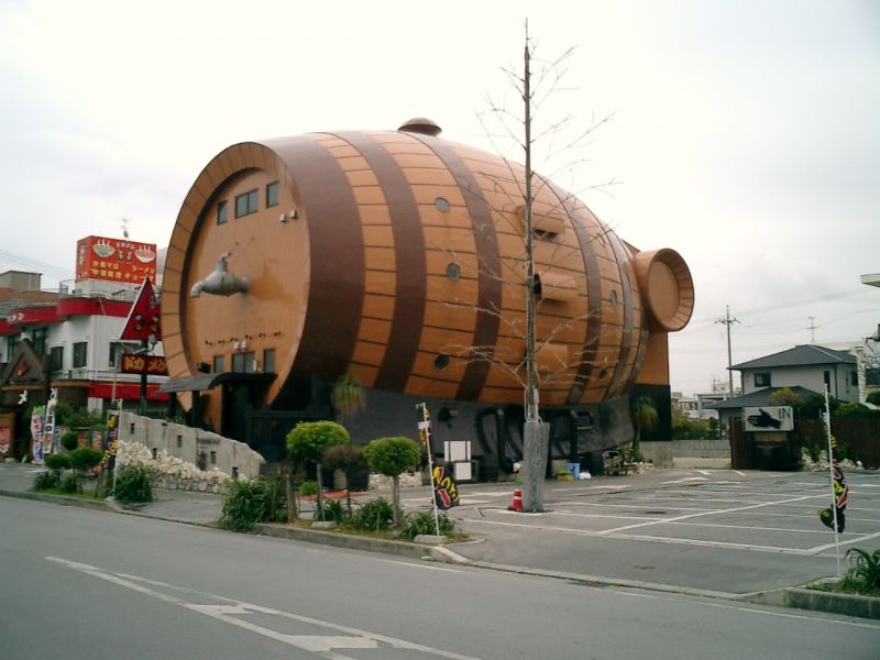 Tòa nhà có hình dáng thùng rượu khổng lồ