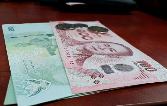 Tiền tệ Thái Lan có tiền giấy và tiền xu. 