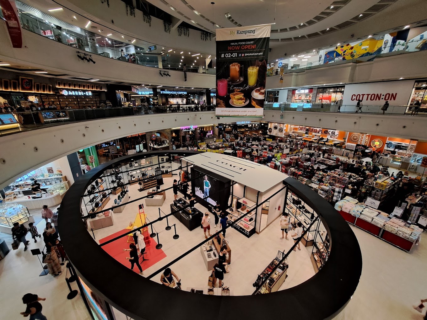 Trung tâm mua sắm Changi City Point ở Singapore.