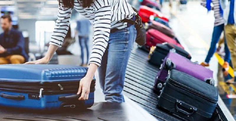 Khi hành lý bị thất lạc, hư hỏng, mất,.. thì hãy liên hệ ngay đến khu vực hành lý sân bay để được trợ giúp