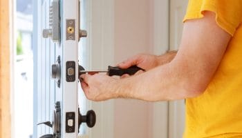 Những điều nên làm để yên tâm khi rời nhà đi du lịch