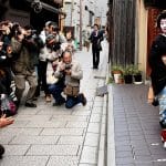 Nạn chụp lén gây phiền hà đến nữ Geisha Nhật Bản