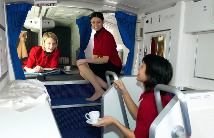 Phi hành đoàn trên khu vực nghỉ ngơi bí mật của máy bay Boeing 777