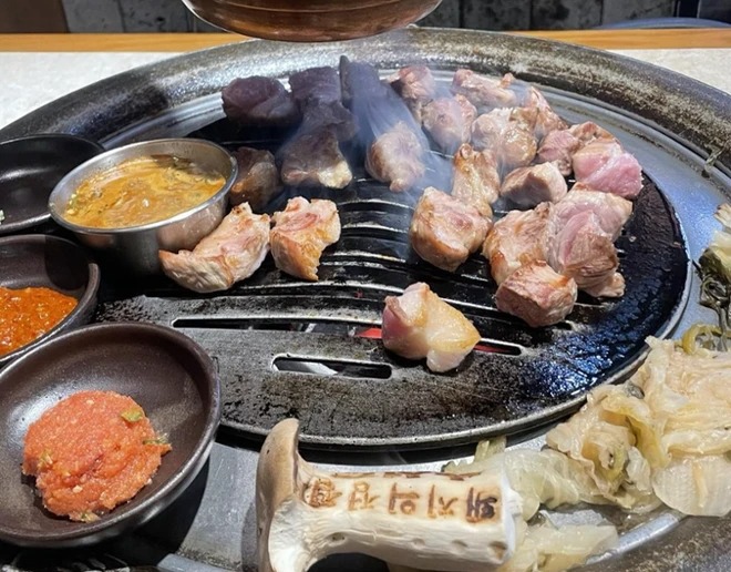 Món thịt lợn đen nổi tiếng tại Jeju.