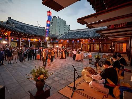 Hòa mình vào không khí Hàn Quốc với những buổi chiếu phim ngoài trời