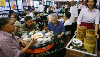 Vì sao người Hong Kong đi ăn phải “bấm giờ”?